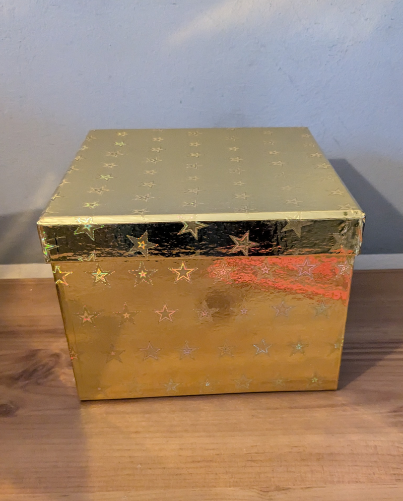 Star gifting boxes with lid with Gold foil stars. Free paper shredding