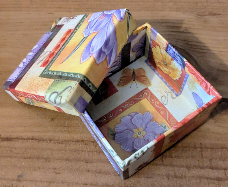 Floral lidded gift boxes